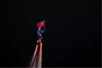 Flyboard gösterisi yürekleri ağza getirdi Flyboard gösterisi yürekleri ağza getirdi