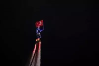 Flyboard gösterisi yürekleri ağza getirdi Flyboard gösterisi yürekleri ağza getirdi