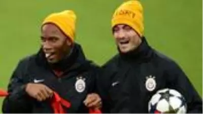 Galatasaray'da Albert Riera, Fatih Terim'in yardımcısı oldu Galatasaray'da Albert Riera, Fatih Terim'in yardımcısı oldu