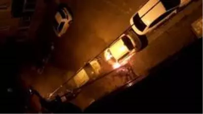 Gaziosmanpaşa'da bir otomobil kundaklandı Gaziosmanpaşa'da bir otomobil kundaklandı