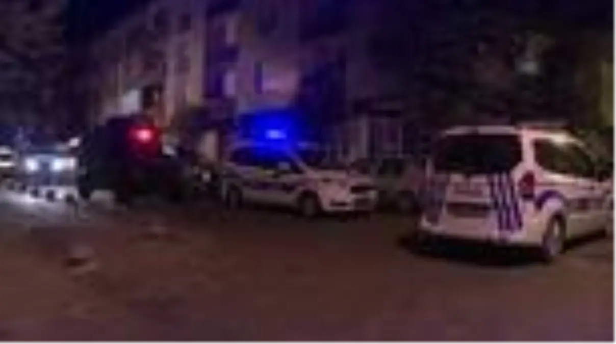 Son dakika haberi... İstanbul'da park halindeki araç alev aldı