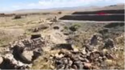 KARS Ani'de tarihi yapıtların duvarları aşk ilan alanı oldu KARS Ani'de tarihi yapıtların duvarları aşk ilan alanı oldu