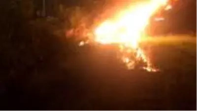 Kaza sonrası alev topuna dönen otomobilde sürücü feci şekilde can verdi Kaza sonrası alev topuna dönen otomobilde sürücü feci şekilde can verdi