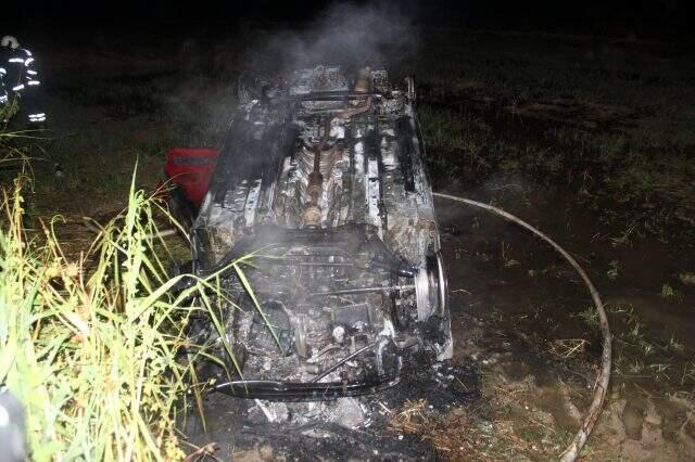 Kaza sonrası alev topuna dönen otomobilde sürücü yanarak hayatını kaybetti Kaza sonrası alev topuna dönen otomobilde sürücü yanarak hayatını kaybetti