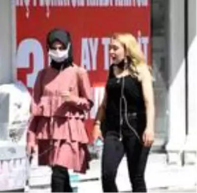 Konya'da vaka sayısı artışına rağmen maske takmayanlar var Konya'da vaka sayısı artışına rağmen maske takmayanlar var