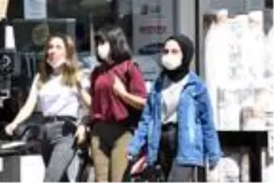 Konya'da vaka sayısı artışına rağmen maske takmayanlar var Konya'da vaka sayısı artışına rağmen maske takmayanlar var