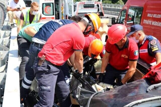 Lüks cipte can pazarı! Sürücü sıkıştığı yerden 1 saatte kurtarıldı Lüks cipte can pazarı! Sürücü sıkıştığı yerden 1 saatte kurtarıldı