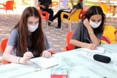Manisa'da başlayan 'Değerli zamanlar' Projesine ünlü konuk Manisa'da başlayan 'Değerli zamanlar' Projesine ünlü konuk