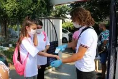 Manisa'da başlayan 'Değerli zamanlar' Projesine ünlü konuk Manisa'da başlayan 'Değerli zamanlar' Projesine ünlü konuk