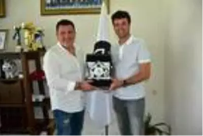Manisa FK'dan Cihat Arslan'a törenle veda Manisa FK'dan Cihat Arslan'a törenle veda