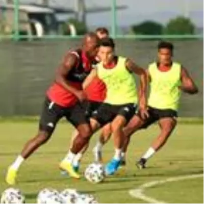 Orgill, Antalyaspor ile antrenmanlara başladı Orgill, Antalyaspor ile antrenmanlara başladı