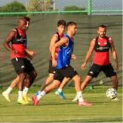 Orgill, Antalyaspor ile antrenmanlara başladı Orgill, Antalyaspor ile antrenmanlara başladı