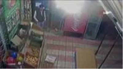 Son dakika... Pompalı tüfekle market soydu, olay yerinden taksi çağırarak kaçtı Son dakika... Pompalı tüfekle market soydu, olay yerinden taksi çağırarak kaçtı