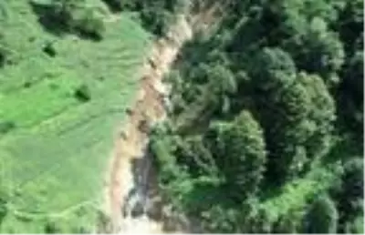 Son dakika! Rize'de, sel ve heyelanın ardından temizlik çalışması Son dakika! Rize'de, sel ve heyelanın ardından temizlik çalışması