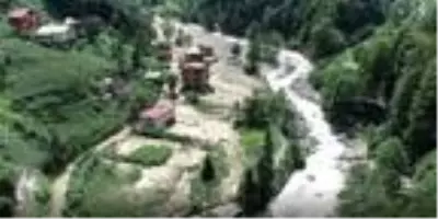 Son dakika! Rize'de, sel ve heyelanın ardından temizlik çalışması Son dakika! Rize'de, sel ve heyelanın ardından temizlik çalışması