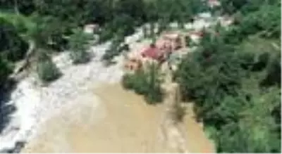 Son dakika! Rize'de, sel ve heyelanın ardından temizlik çalışması Son dakika! Rize'de, sel ve heyelanın ardından temizlik çalışması