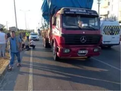 Samsun'da kamyonun çarptığı yaya ağır yaralandı Samsun'da kamyonun çarptığı yaya ağır yaralandı