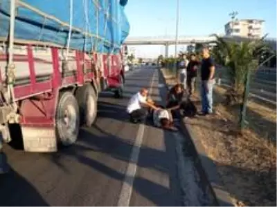Samsun'da kamyonun çarptığı yaya ağır yaralandı Samsun'da kamyonun çarptığı yaya ağır yaralandı