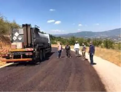 Şaphane'de köy yolu asfalt çalışmaları Şaphane'de köy yolu asfalt çalışmaları