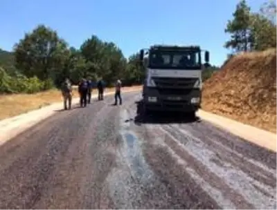Şaphane'de köy yolu asfalt çalışmaları Şaphane'de köy yolu asfalt çalışmaları