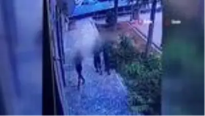 Son dakika haberleri... Üç çocuğun kamerayı kırıp dükkanlara zarar verdiği anlar kamerada Son dakika haberleri... Üç çocuğun kamerayı kırıp dükkanlara zarar verdiği anlar kamerada