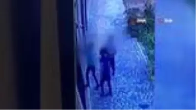 Son dakika haberleri... Üç çocuğun kamerayı kırıp dükkanlara zarar verdiği anlar kamerada Son dakika haberleri... Üç çocuğun kamerayı kırıp dükkanlara zarar verdiği anlar kamerada