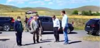 Ali Haydan Öner: Vali Hüseyin Öner, köylerde yürütülen kilit parke çalışmalarını denetledi Ali Haydan Öner: Vali Hüseyin Öner, köylerde yürütülen kilit parke çalışmalarını denetledi