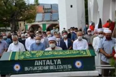 Vali Tutulmaz'ın babası toprağa verildi Vali Tutulmaz'ın babası toprağa verildi