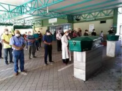 Son dakika... Vali yardımcısının öldürdüğü anne ve kardeşi Tarsus'ta toprağa verildi Son dakika... Vali yardımcısının öldürdüğü anne ve kardeşi Tarsus'ta toprağa verildi