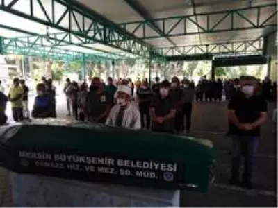 Son dakika... Vali yardımcısının öldürdüğü anne ve kardeşi Tarsus'ta toprağa verildi Son dakika... Vali yardımcısının öldürdüğü anne ve kardeşi Tarsus'ta toprağa verildi
