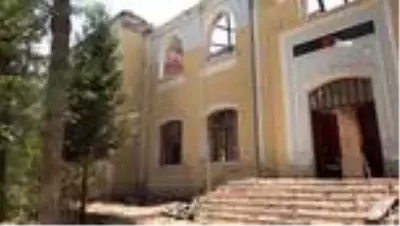 Yanan tarihi okul restore edilecek Yanan tarihi okul restore edilecek