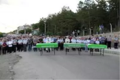 Yangında iki çocuğunu yitiren anneden yürek yakan haykırış Yangında iki çocuğunu yitiren anneden yürek yakan haykırış
