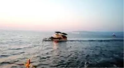 Yunan askerlerinin ateş açtığı teknenin batışı böyle görüntülendi Yunan askerlerinin ateş açtığı teknenin batışı böyle görüntülendi