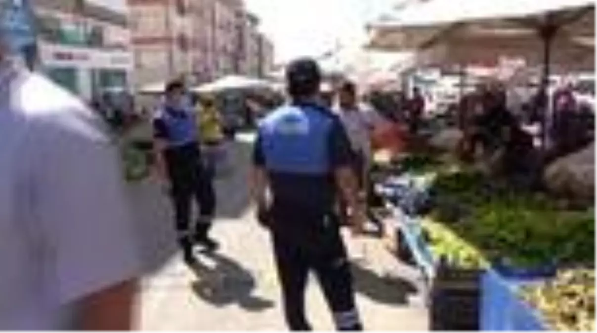 Zabıtalar semt pazarında 'korona virüs' denetiminde: 'Aileniz için maske takın' uyarısı