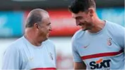 Albert Riera, Fatih Terim için övgü dolu sözler kullandı: Bir okul gibi Albert Riera, Fatih Terim için övgü dolu sözler kullandı: Bir okul gibi