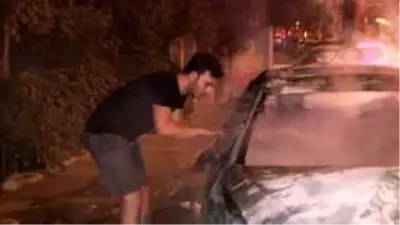 Son dakika haberleri | Alkollü gençler kaza yaptı lüks otomobil alev alev yandı Son dakika haberleri | Alkollü gençler kaza yaptı lüks otomobil alev alev yandı