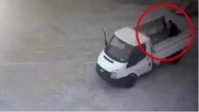 Bekçiyi bıçakla etkisiz hale getirip, malzemeleri işte böyle çaldılar! Bekçiyi bıçakla etkisiz hale getirip, malzemeleri işte böyle çaldılar!