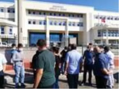 Son Dakika | Bozcaada'da, Ramazan Öksüz'ün dövülerek öldürüldüğü mekanın sahibi tutuklandı Son Dakika | Bozcaada'da, Ramazan Öksüz'ün dövülerek öldürüldüğü mekanın sahibi tutuklandı