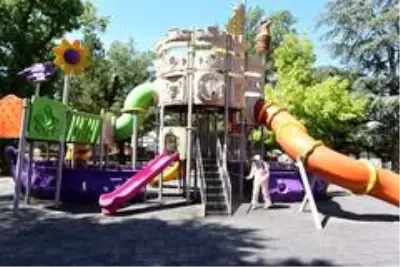 Çorum Belediyesi sosyal alanlar dezenfekte ediyor Çorum Belediyesi sosyal alanlar dezenfekte ediyor