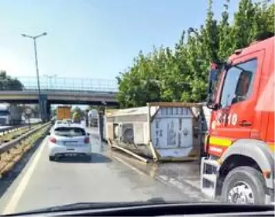 D650 karayolunda kimyasal madde taşıyan tır devrildi: 1 yaralı D650 karayolunda kimyasal madde taşıyan tır devrildi: 1 yaralı