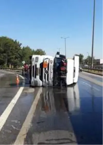 D650 karayolunda kimyasal madde taşıyan tır devrildi: 1 yaralı D650 karayolunda kimyasal madde taşıyan tır devrildi: 1 yaralı