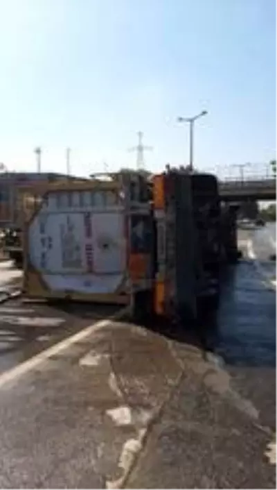 D650 karayolunda kimyasal madde taşıyan tır devrildi: 1 yaralı D650 karayolunda kimyasal madde taşıyan tır devrildi: 1 yaralı