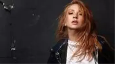 Ünlü şarkıcı Ece Seçkin'in TikTok'taki dansı 8.2 milyar kez izlendi Ünlü şarkıcı Ece Seçkin'in TikTok'taki dansı 8.2 milyar kez izlendi