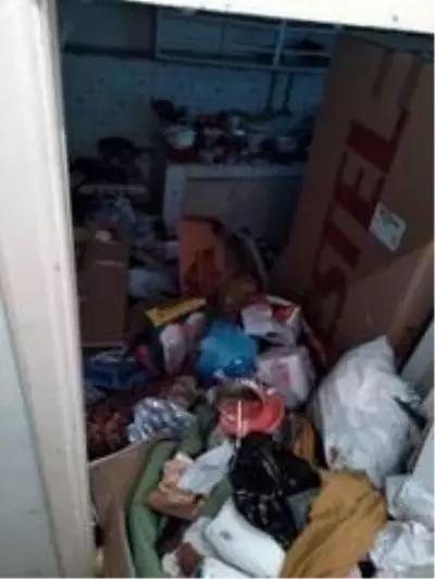 Efeler'de çöp ev temizlendi Efeler'de çöp ev temizlendi