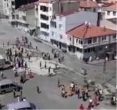 Son dakika haberleri: Esenler'de mahalleyi savaş alanına çeviren kavga kamerada Son dakika haberleri: Esenler'de mahalleyi savaş alanına çeviren kavga kamerada