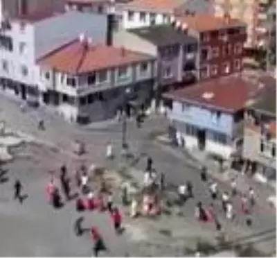 Son dakika haberleri: Esenler'de mahalleyi savaş alanına çeviren kavga kamerada Son dakika haberleri: Esenler'de mahalleyi savaş alanına çeviren kavga kamerada