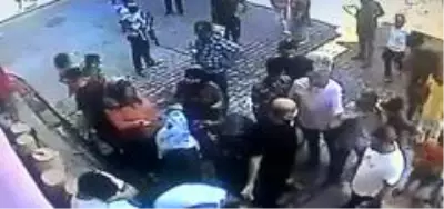Minik çocuk, tarağının ardından 4. kattan aşağı düştü! Feci olay kamerada Minik çocuk, tarağının ardından 4. kattan aşağı düştü! Feci olay kamerada