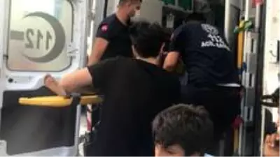 Esenyurt'ta köpekten kaçan 9 yaşındaki çocuğa araba çarptı Esenyurt'ta köpekten kaçan 9 yaşındaki çocuğa araba çarptı
