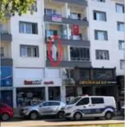 Sabah işe gidenler havalandırma motorunda sallanan cansız bedeni görünce donup kaldı Sabah işe gidenler havalandırma motorunda sallanan cansız bedeni görünce donup kaldı