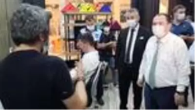Eyüpsultan Kaymakamı İhsan Kara AVM'de denetim yaptı Eyüpsultan Kaymakamı İhsan Kara AVM'de denetim yaptı